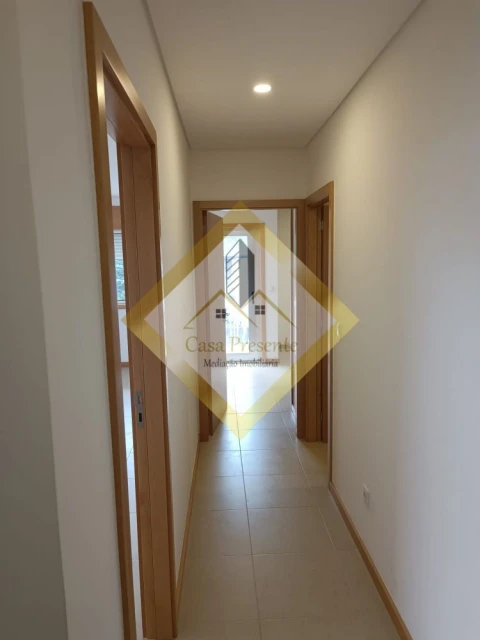 Apartamento T2 para Venda em Serzedo e Perosinho