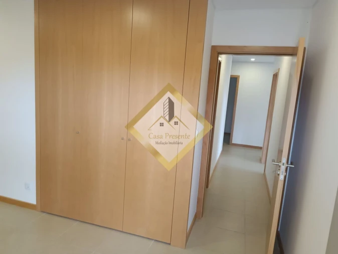 Apartamento T2 para Venda em Serzedo e Perosinho Foto 13