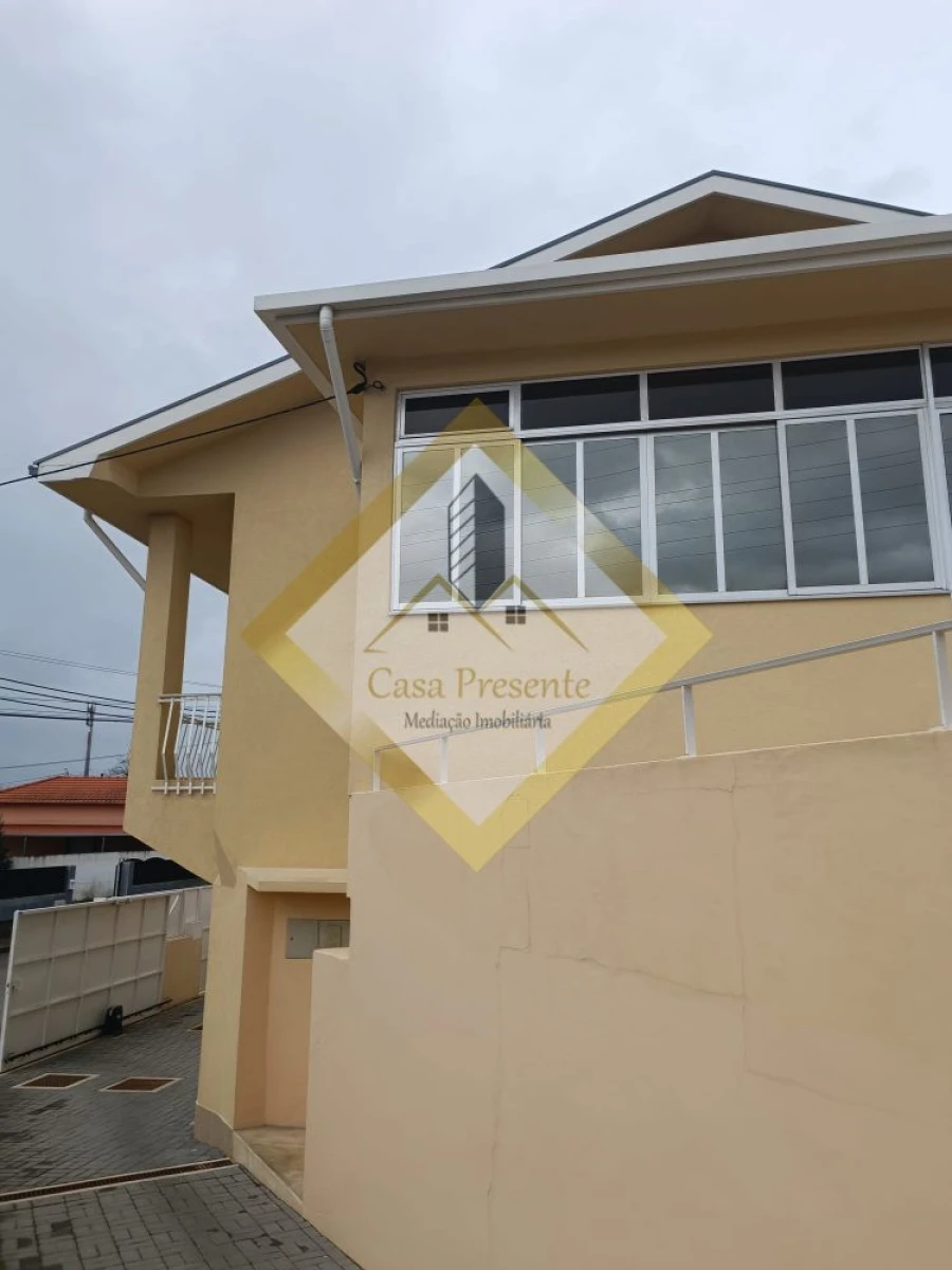 Apartamento T2 para Venda em Serzedo e Perosinho Foto 24