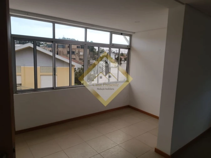 Apartamento T2 para Venda em Serzedo e Perosinho Foto 4