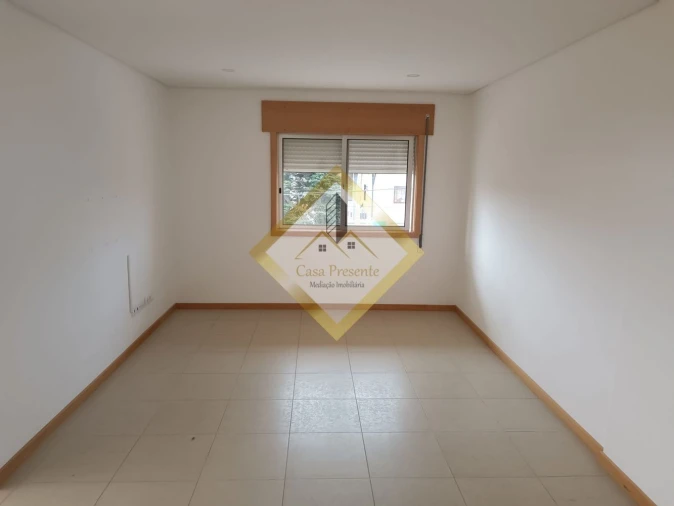 Apartamento T2 para Venda em Serzedo e Perosinho Foto 6