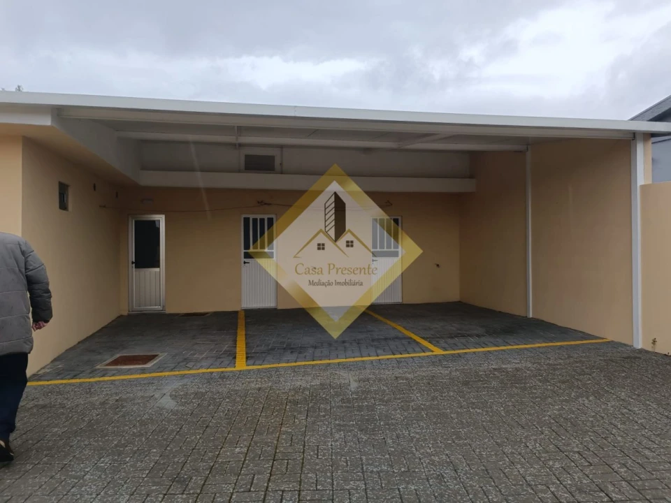 Apartamento T2 para Venda em Serzedo e Perosinho Foto 20