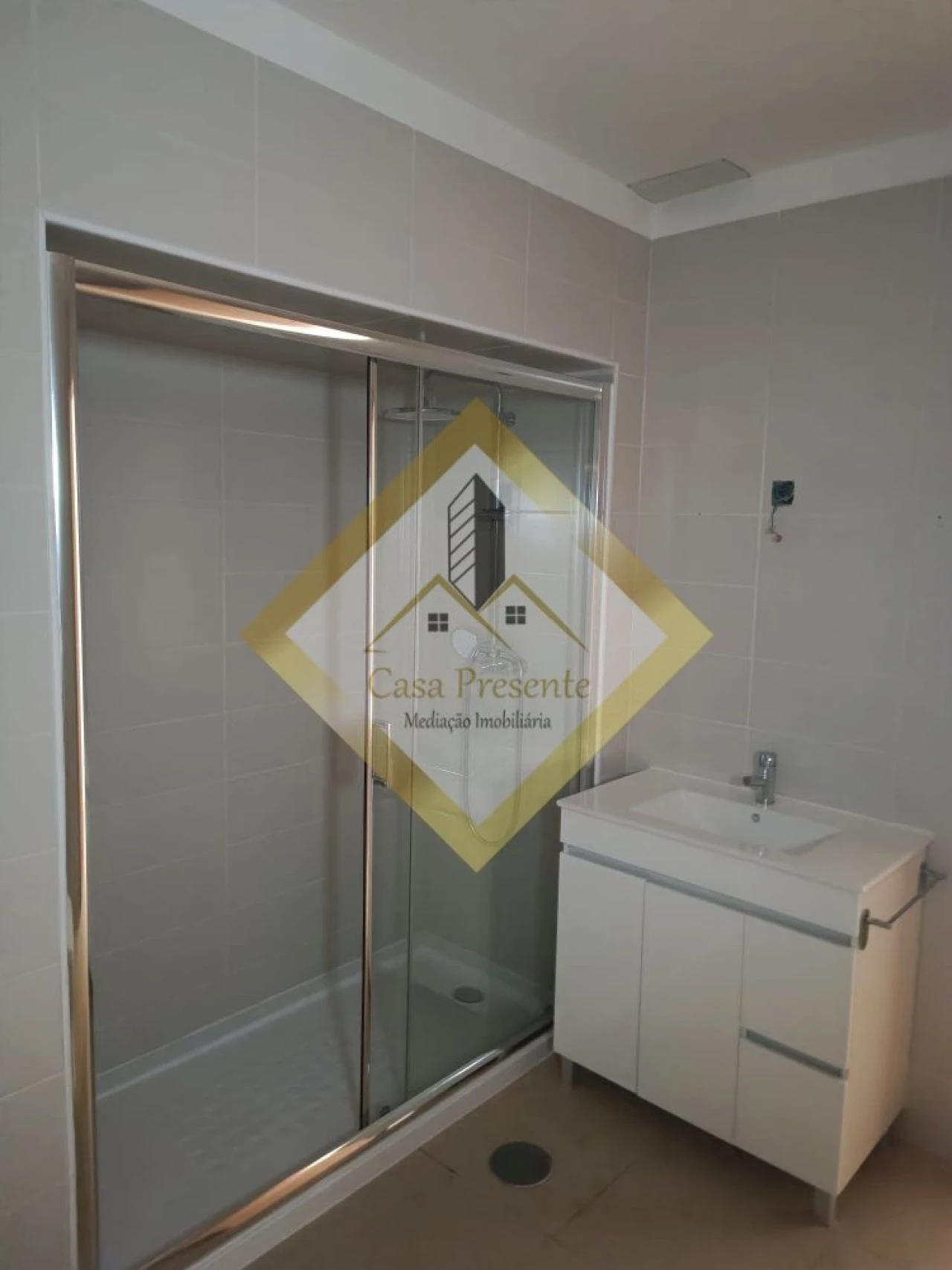 Apartamento T2 para Venda em Serzedo e Perosinho Foto 19