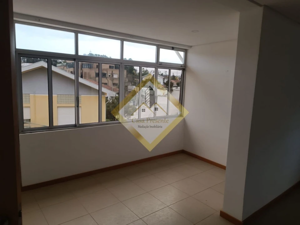 Apartamento T2 para Venda em Serzedo e Perosinho Foto 6