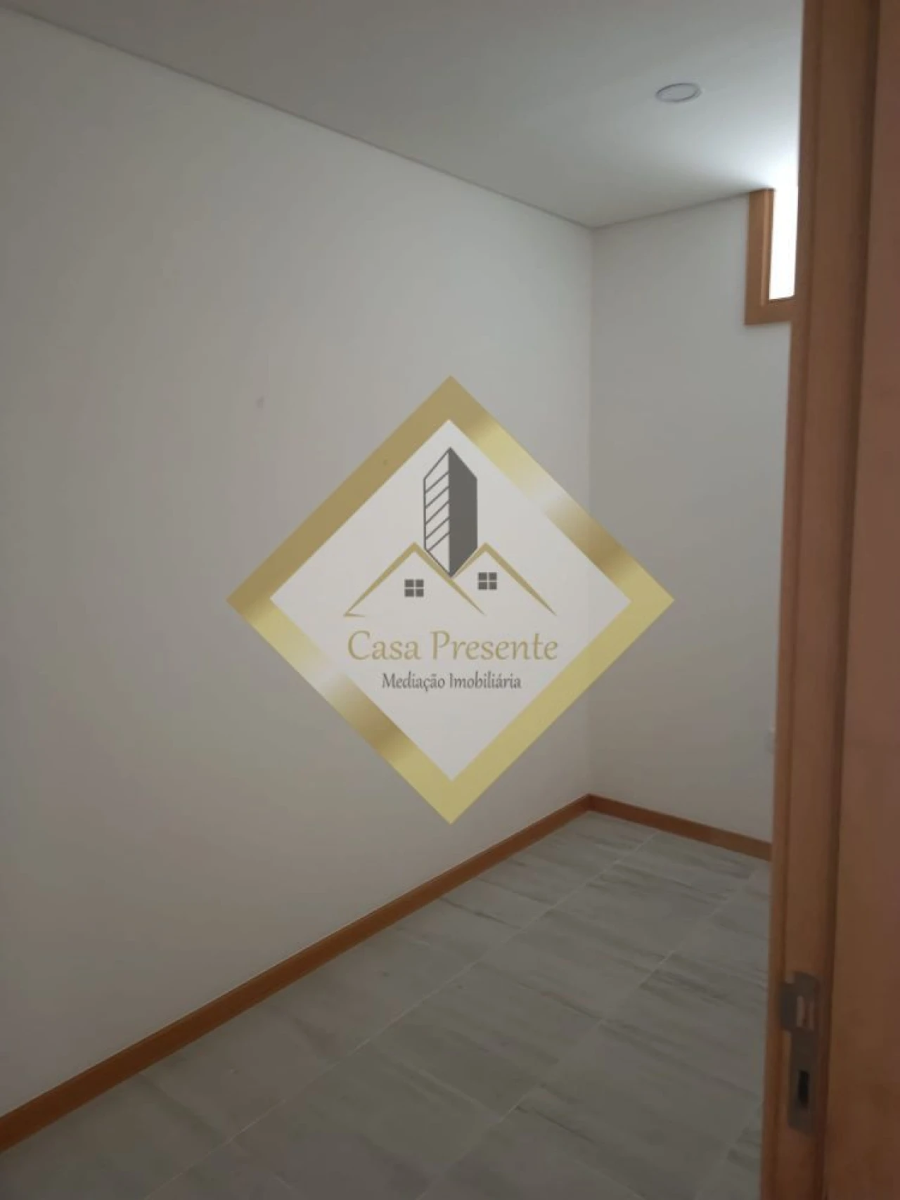 Apartamento T2 para Venda em Serzedo e Perosinho Foto 17