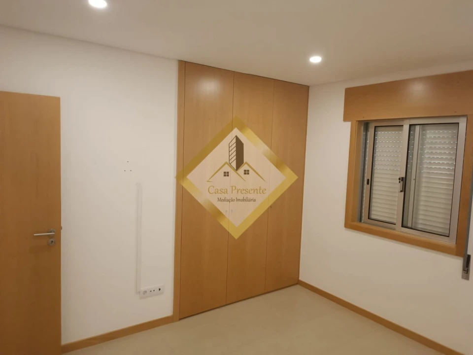 Apartamento T2 para Venda em Serzedo e Perosinho Foto 15