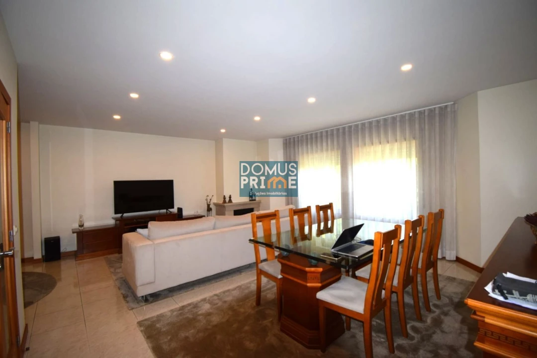 Moradia T4 para Venda em Braga (São José de São Lázaro e São João do Souto) Foto 1