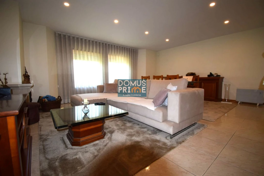 Moradia T4 para Venda em Braga (São José de São Lázaro e São João do Souto) Foto 3