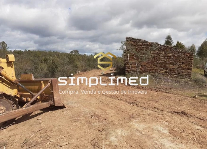 Terreno para Venda em Escalos de Baixo e Mata Foto 2