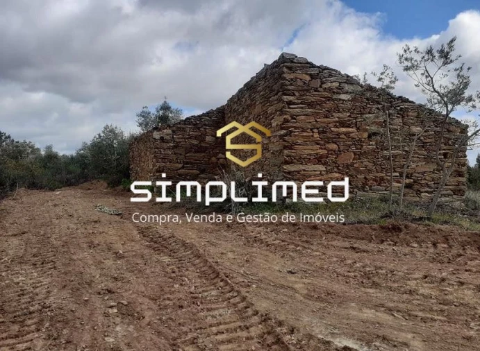 Terreno para Venda em Escalos de Baixo e Mata Foto 1