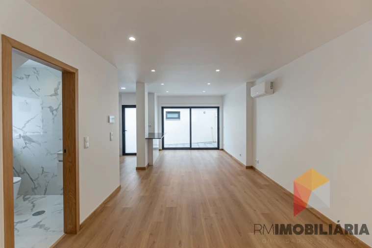 Moradia T2 para Venda em Santa Marinha e São Pedro da Afurada Foto 3