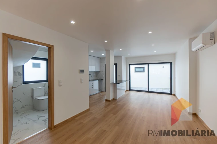 Moradia T2 para Venda em Santa Marinha e São Pedro da Afurada Foto 4