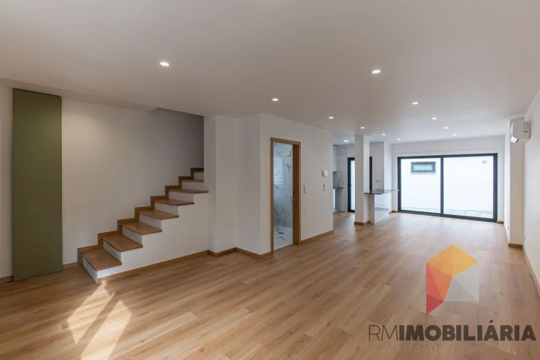 Moradia T2 para Venda em Santa Marinha e São Pedro da Afurada Foto 1