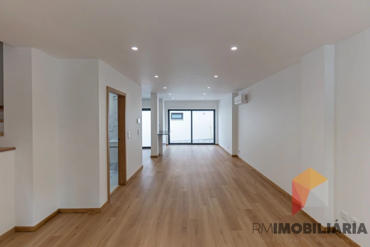 Moradia T2 para Venda em Santa Marinha e São Pedro da Afurada Foto 2