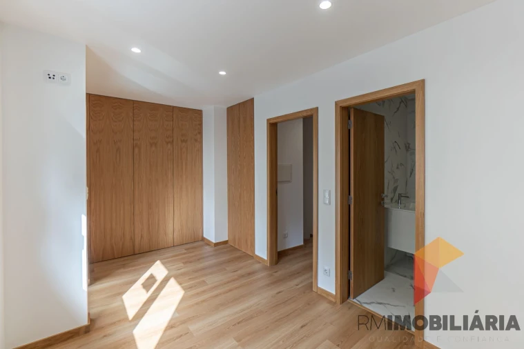 Moradia T2 para Venda em Santa Marinha e São Pedro da Afurada Foto 28