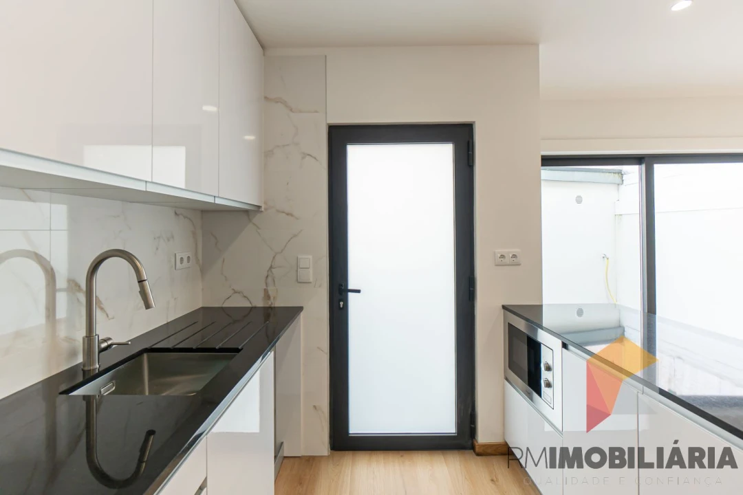 Moradia T2 para Venda em Santa Marinha e São Pedro da Afurada Foto 10