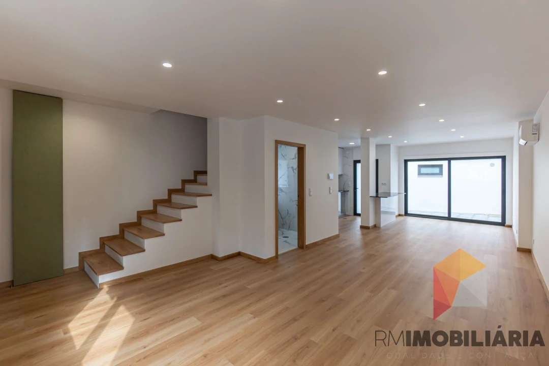 Moradia T2 para Venda em Santa Marinha e São Pedro da Afurada Foto 1