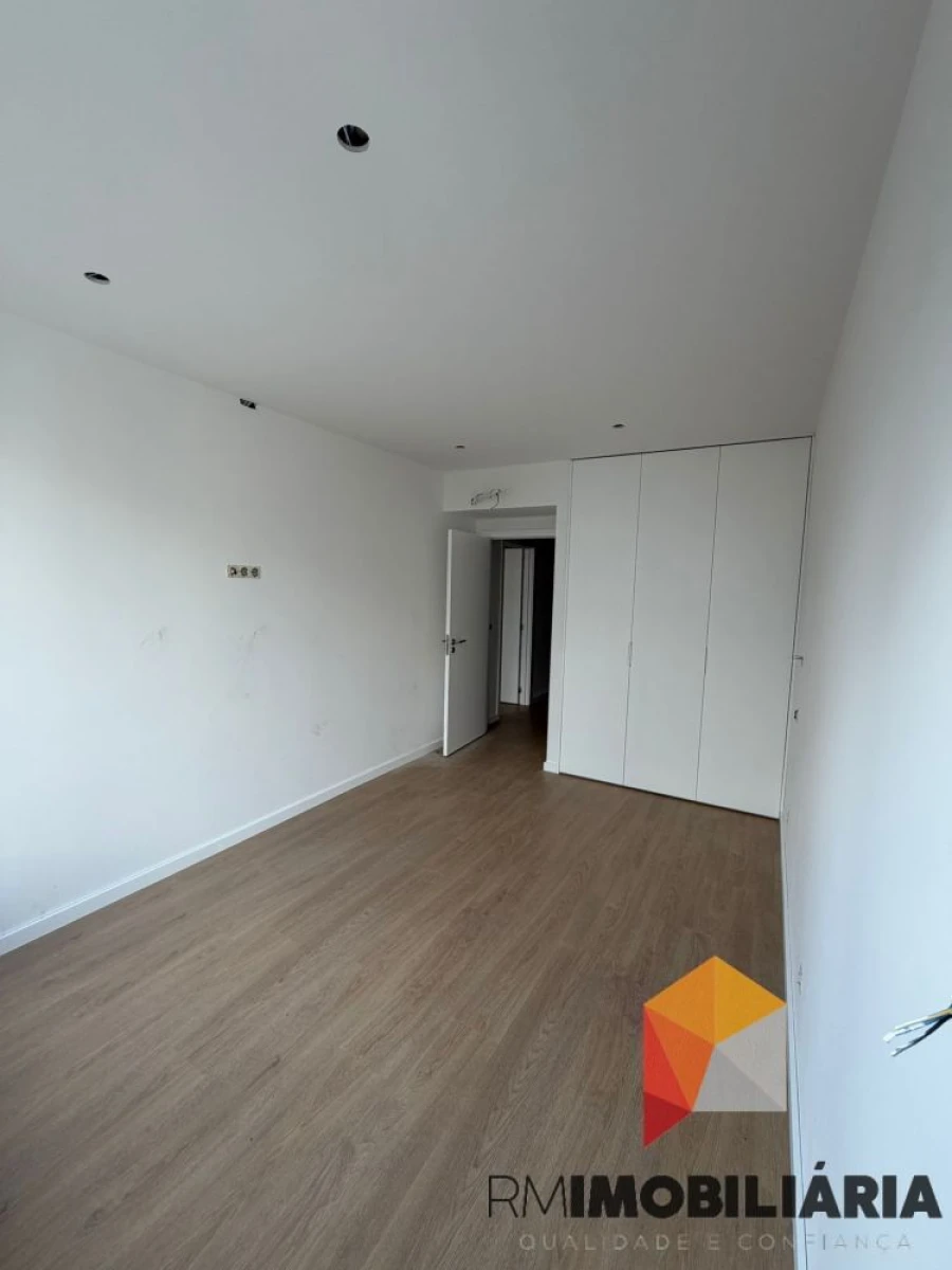 Apartamento T2 para Venda em Paranhos Foto 7