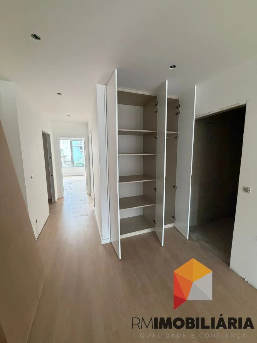Apartamento T2 para Venda em Paranhos Foto 16