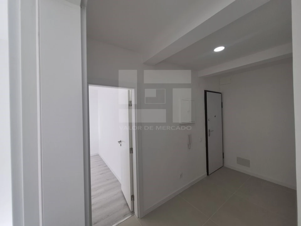 Apartamento T2 para Venda em Laranjeiro e Feijó Foto 8