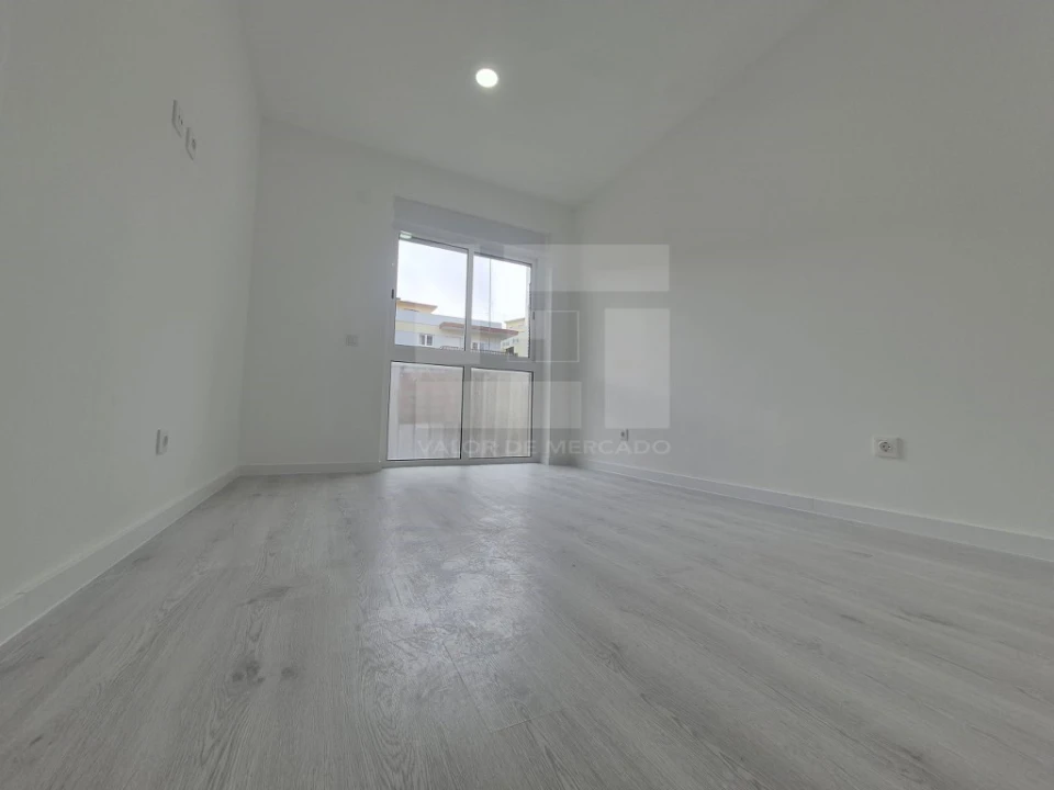 Apartamento T2 para Venda em Laranjeiro e Feijó Foto 9