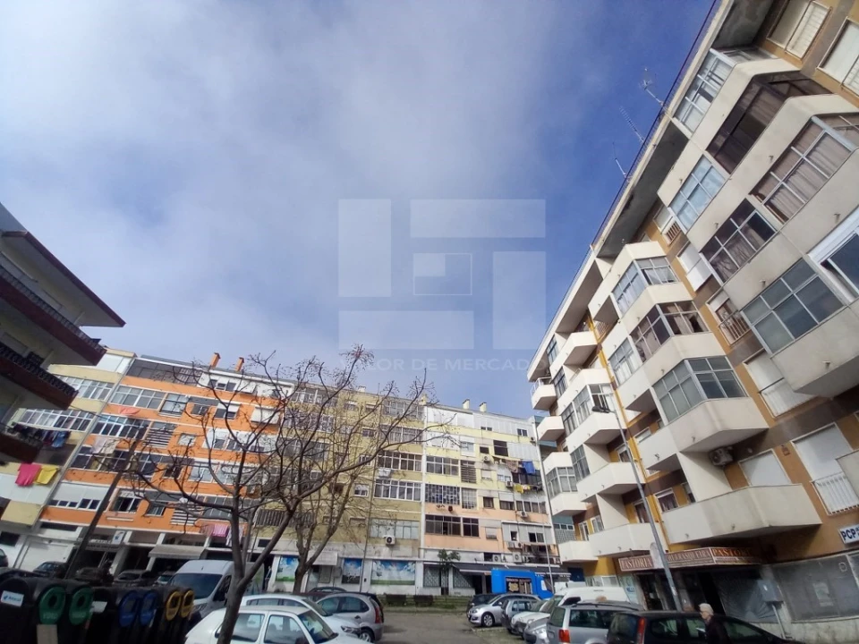 Apartamento T2 para Venda em Laranjeiro e Feijó Foto 17