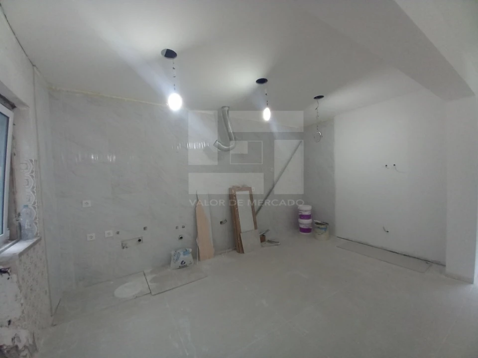 Apartamento T2 para Venda em Laranjeiro e Feijó Foto 27