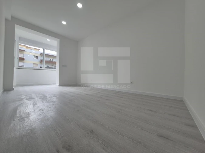 Apartamento T2 para Venda em Laranjeiro e Feijó Foto 5