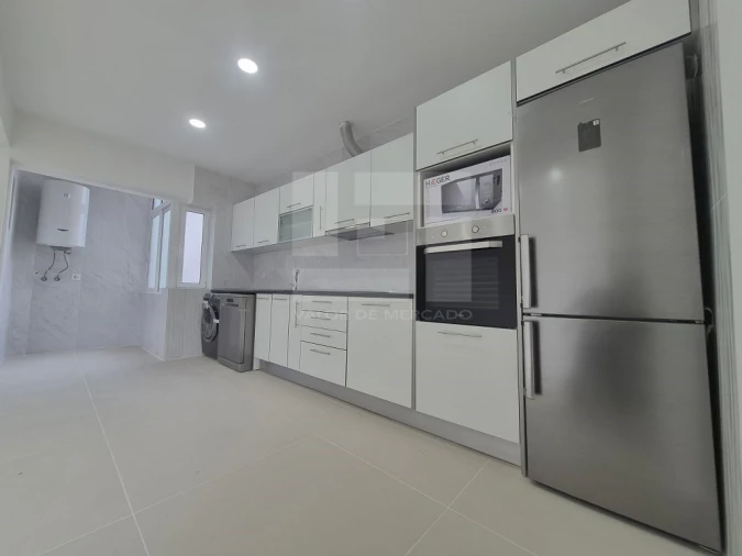 Apartamento T2 para Venda em Laranjeiro e Feijó Foto 4