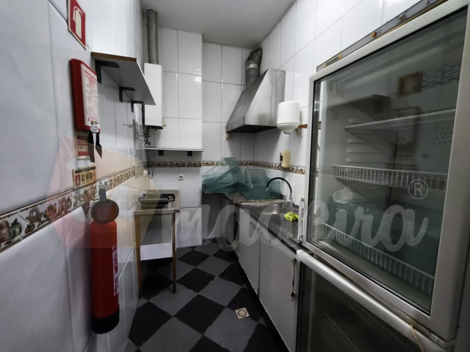 Moradia para Venda em Camacha Foto 14