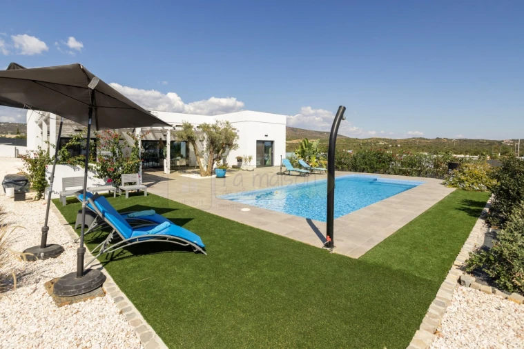 Moradia T3 para Venda em Quelfes