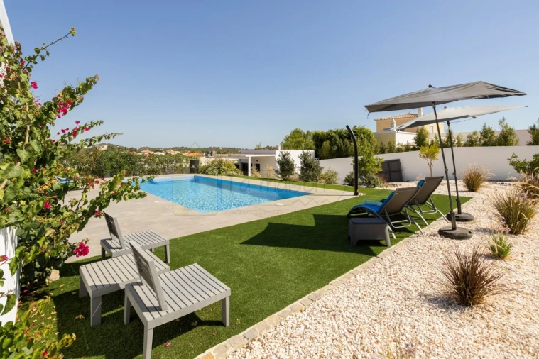 Moradia T3 para Venda em Quelfes Foto 29