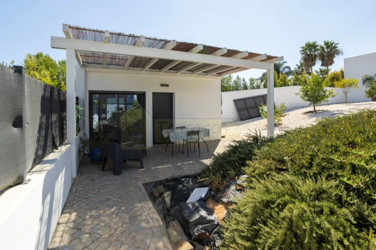 Moradia T3 para Venda em Quelfes Foto 30