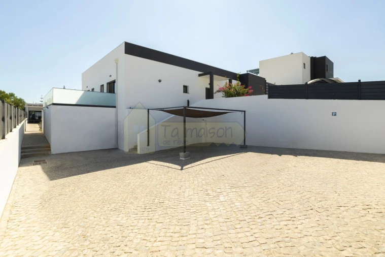 Moradia T3 para Venda em Quelfes Foto 32