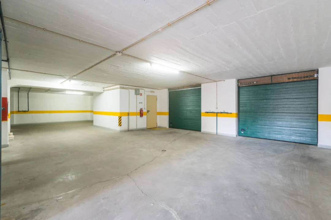 Garagem para Arrendamento em Queluz e Belas Foto 3