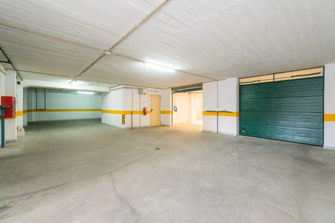 Garagem para Arrendamento em Queluz e Belas Foto 4