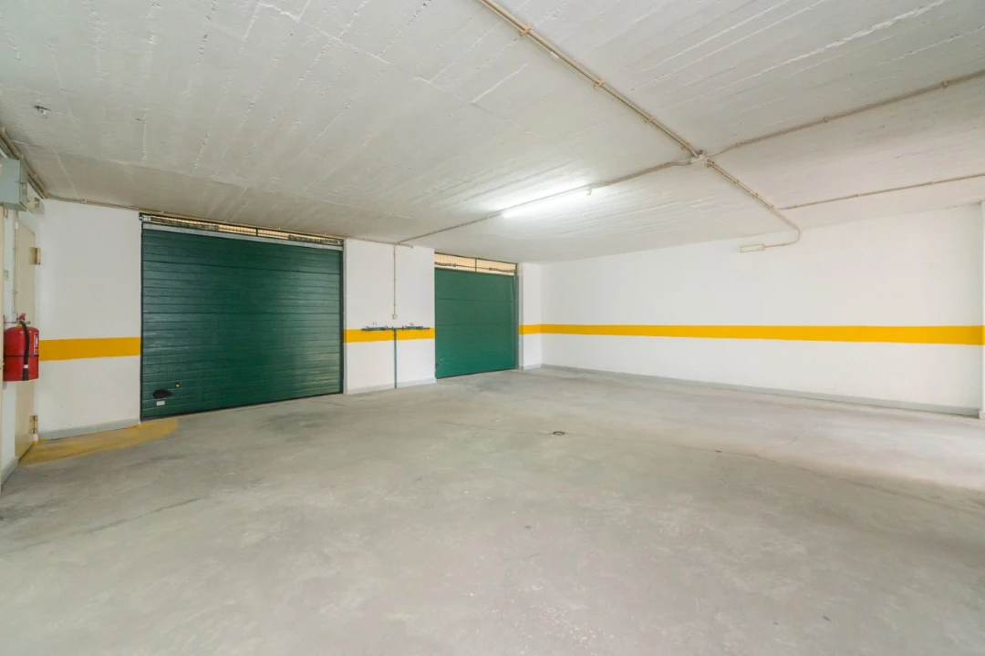 Garagem para Arrendamento em Queluz e Belas Foto 5