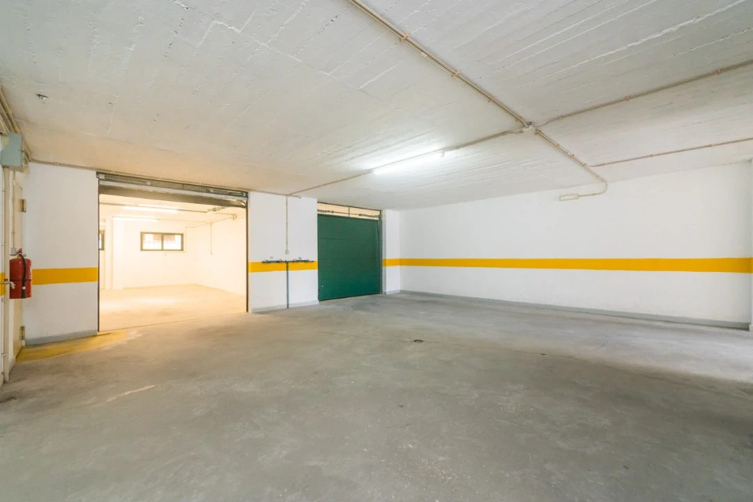 Garagem para Arrendamento em Queluz e Belas Foto 6