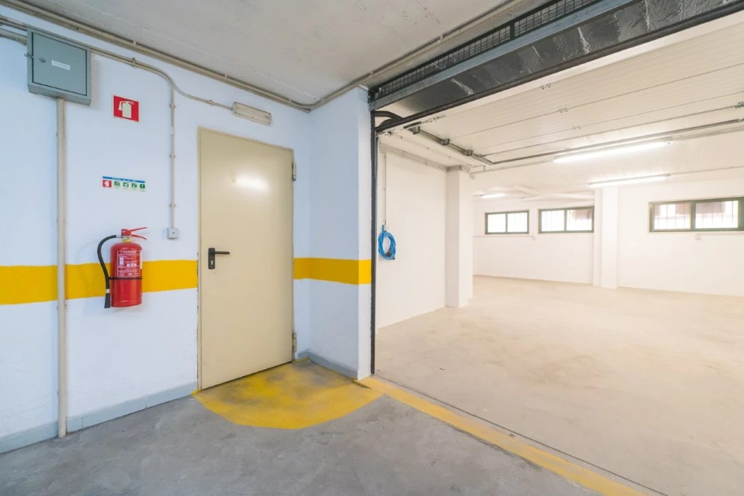 Garagem para Arrendamento em Queluz e Belas Foto 7