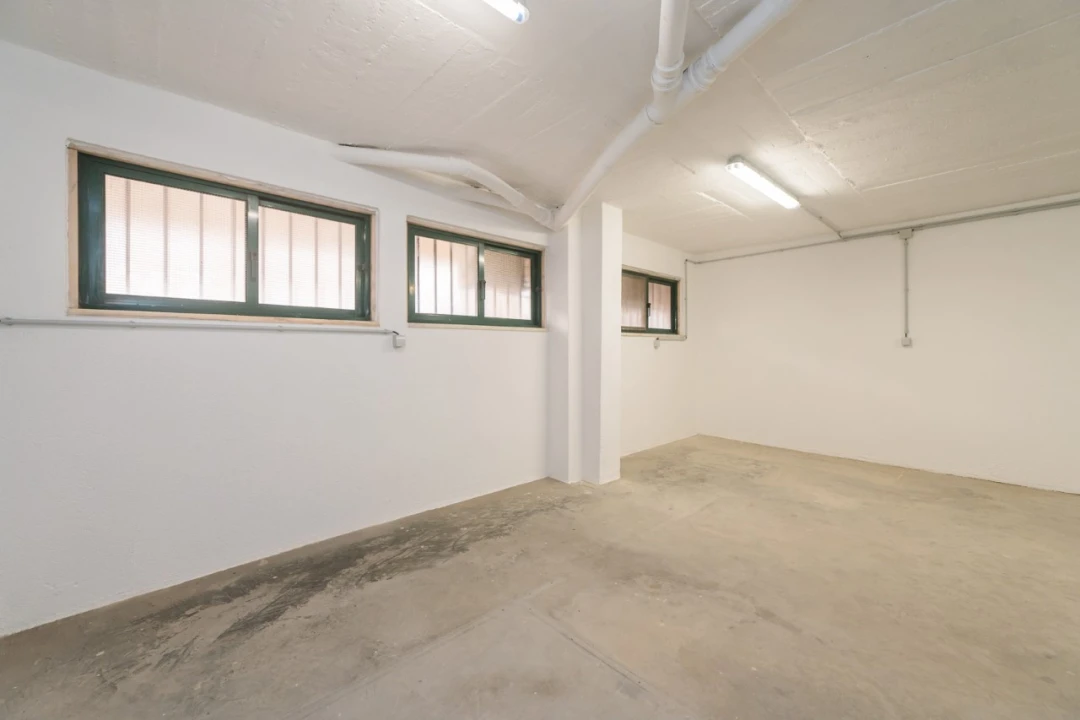 Garagem para Arrendamento em Queluz e Belas Foto 14