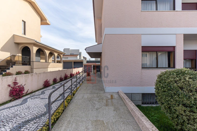 Moradia T4 para Venda em Canidelo Foto 2