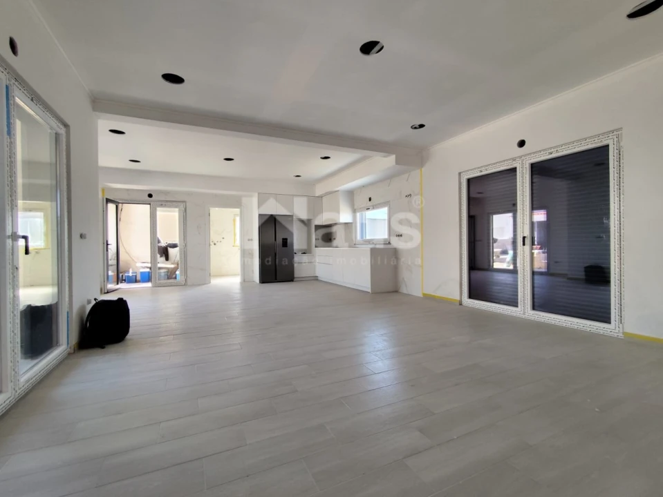 Moradia T5 para Venda em Atalaia e Alto Estanqueiro-Jardia Foto 2