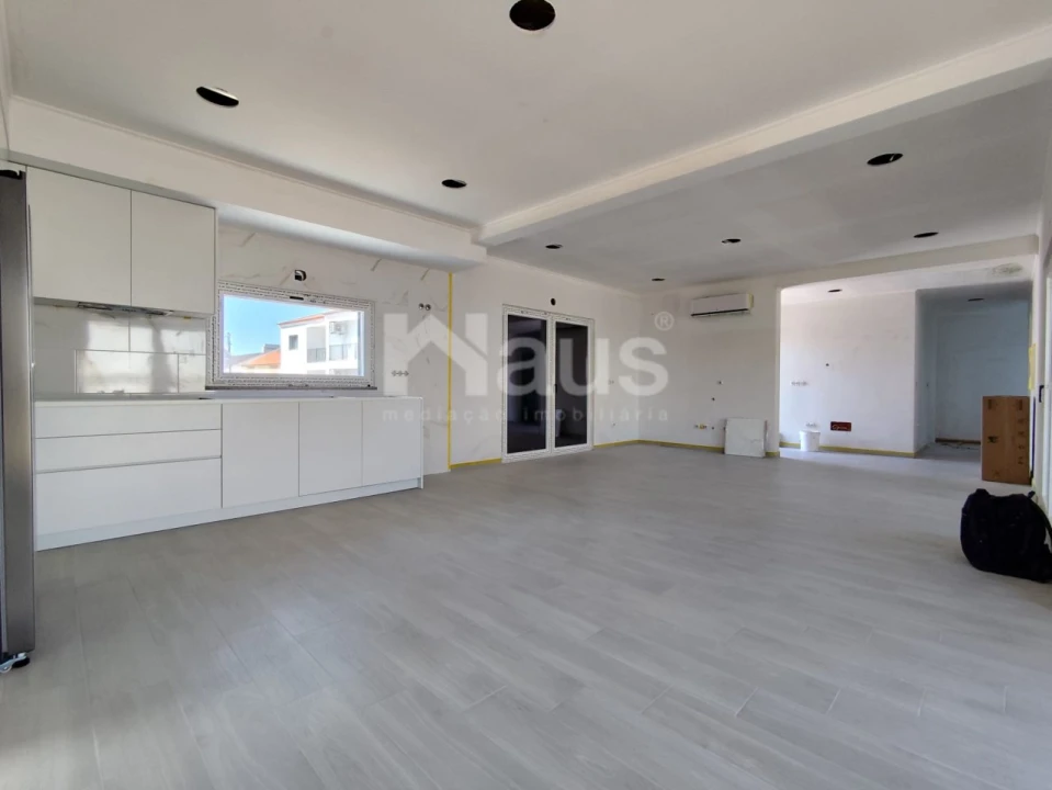 Moradia T5 para Venda em Atalaia e Alto Estanqueiro-Jardia Foto 3