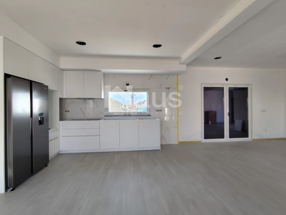 Moradia T5 para Venda em Atalaia e Alto Estanqueiro-Jardia Foto 4