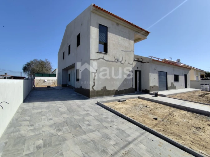 Moradia T5 para Venda em Atalaia e Alto Estanqueiro-Jardia Foto 1