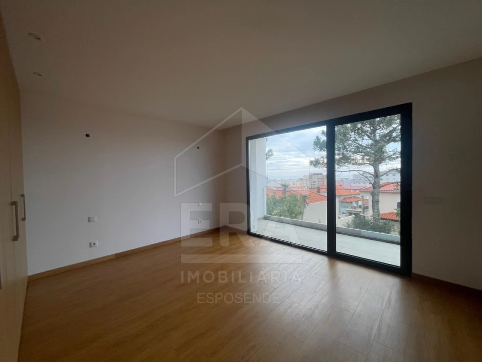 Moradia T3 para Venda em Vila Praia de Ancora Foto 8