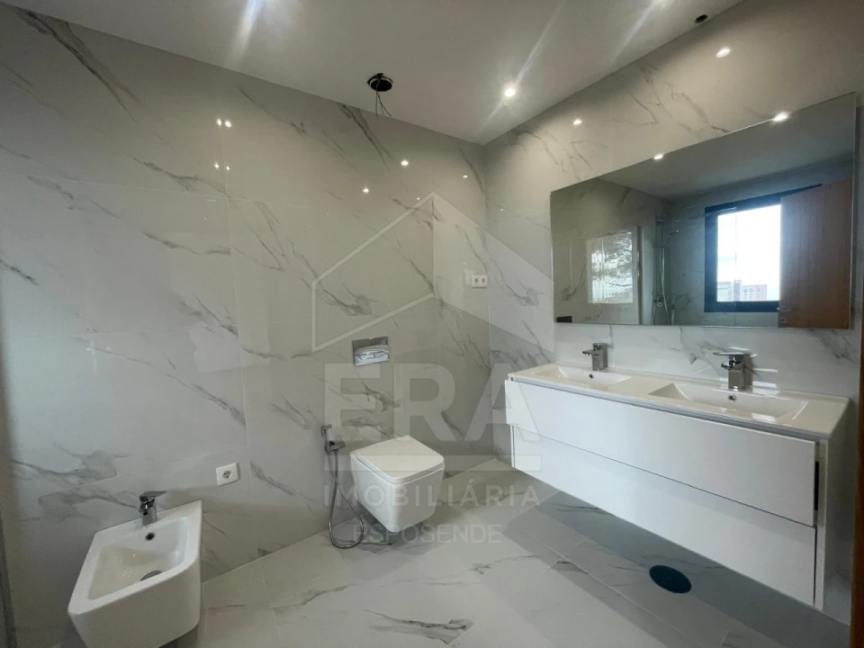 Moradia T3 para Venda em Vila Praia de Ancora Foto 12