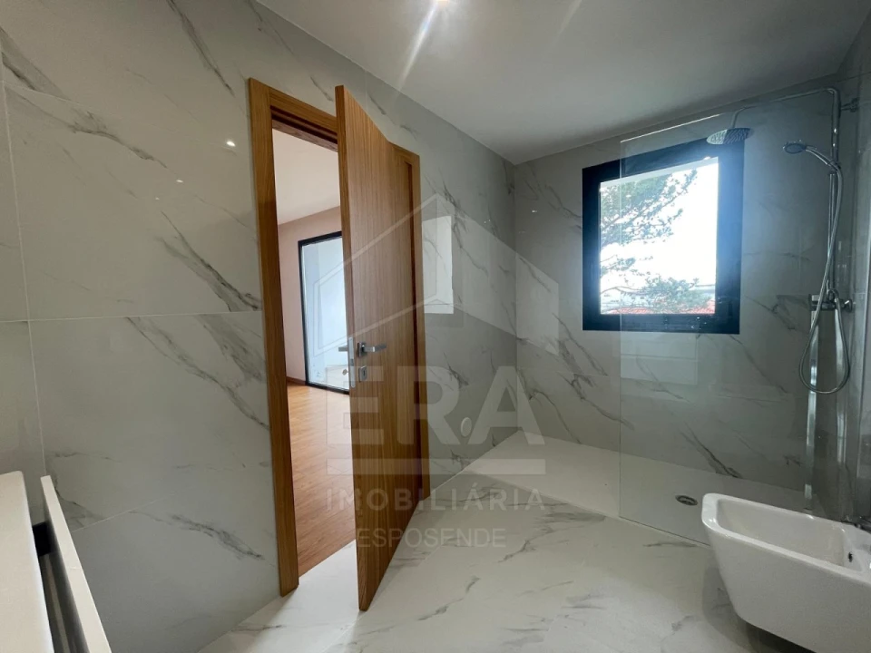 Moradia T3 para Venda em Vila Praia de Ancora Foto 13