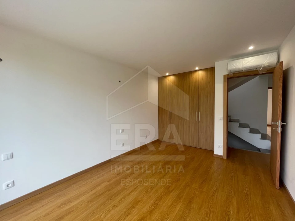 Moradia T3 para Venda em Vila Praia de Ancora Foto 14