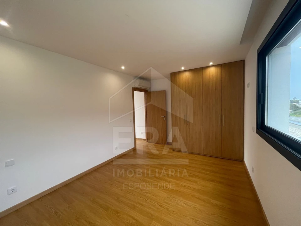 Moradia T3 para Venda em Vila Praia de Ancora Foto 16